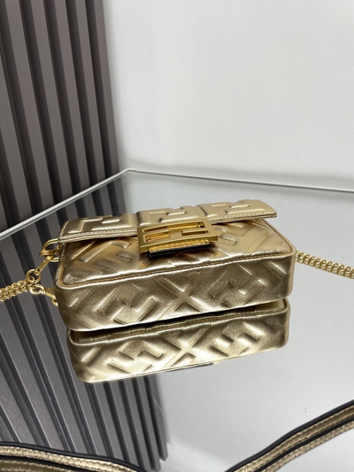 フェンディバッグ素材ディテール